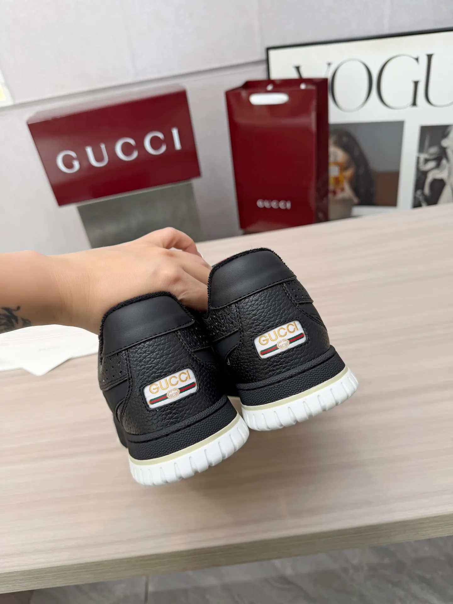 [G Home] P: 600💰 Couple size: Female 35-40. Male 39-44 (45 custom-made) 🆕2025.GUCC Gucci original order quality The latest popular high and low top aged couple sneakers series shipped original purchase development and production, this high and low top sneakers adopt a basketball-style silhouette design, cleverly integrated with hollow panels and distressed effects, showing unique ingenuity. The ingenuity incorporates brand logo details such as interlocking Double G styling accessories and Gucci lettering, a low-key tribute to the brand's design heritage. Exquisite packaging at the delivery counter 🛍📦 ▪️ Fabric: Original customized imported first-layer cowhide ▪️ Inner lining: Imported first-layer cowhide ▪️ Sole: Original molded two-color TPU sole ▪️ Sole thickness: 3cm